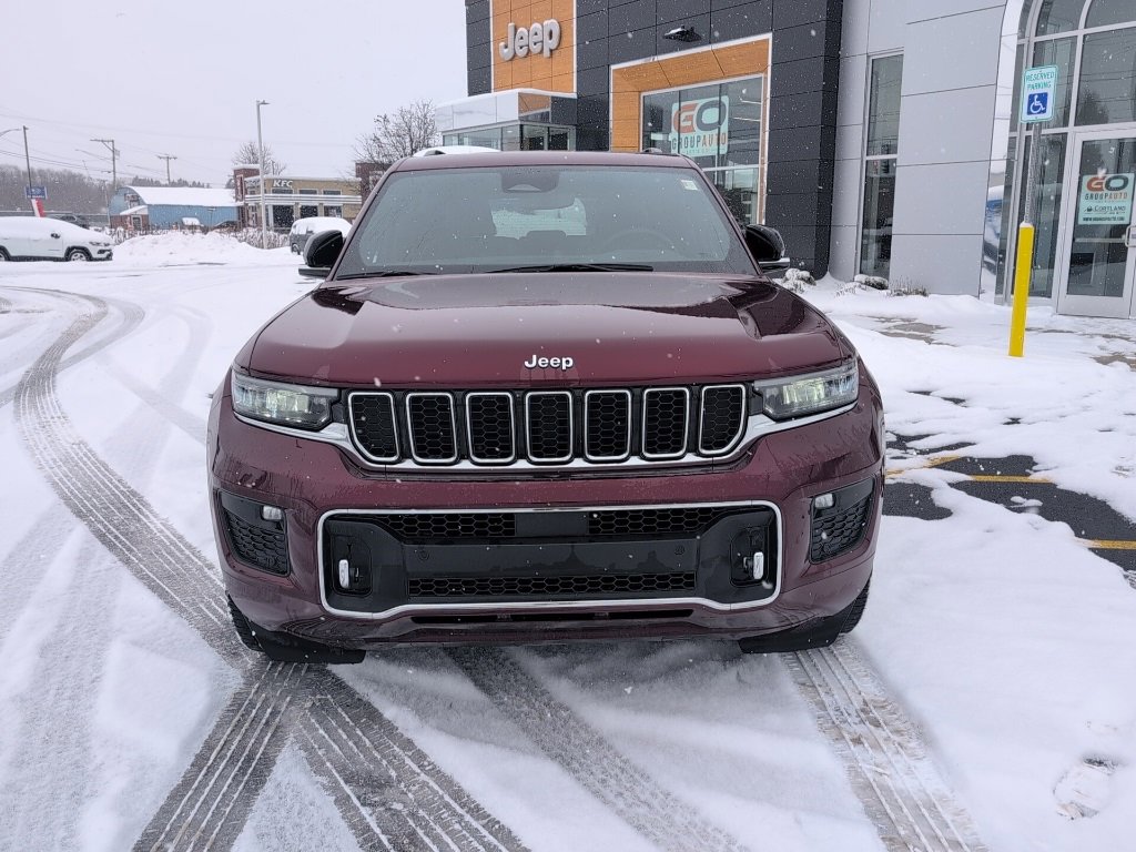 Used 2023 Jeep Grand Cherokee Overland image 2