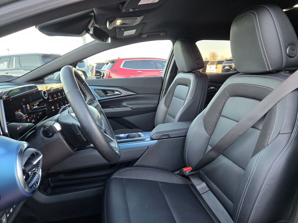 Used 2025 Chevrolet Equinox EV LT w/ Convenience Package image 27