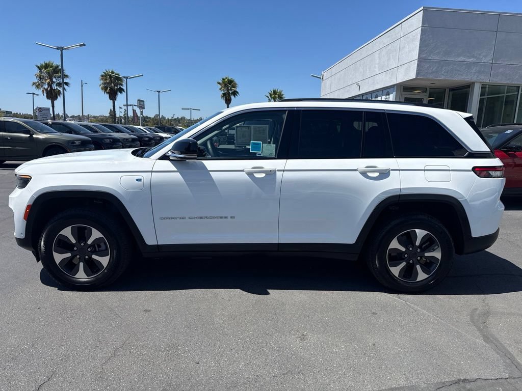 Used 2022 Jeep Grand Cherokee Limited 4xe w/ Luxury Tech Group II AWD/4WD image 4