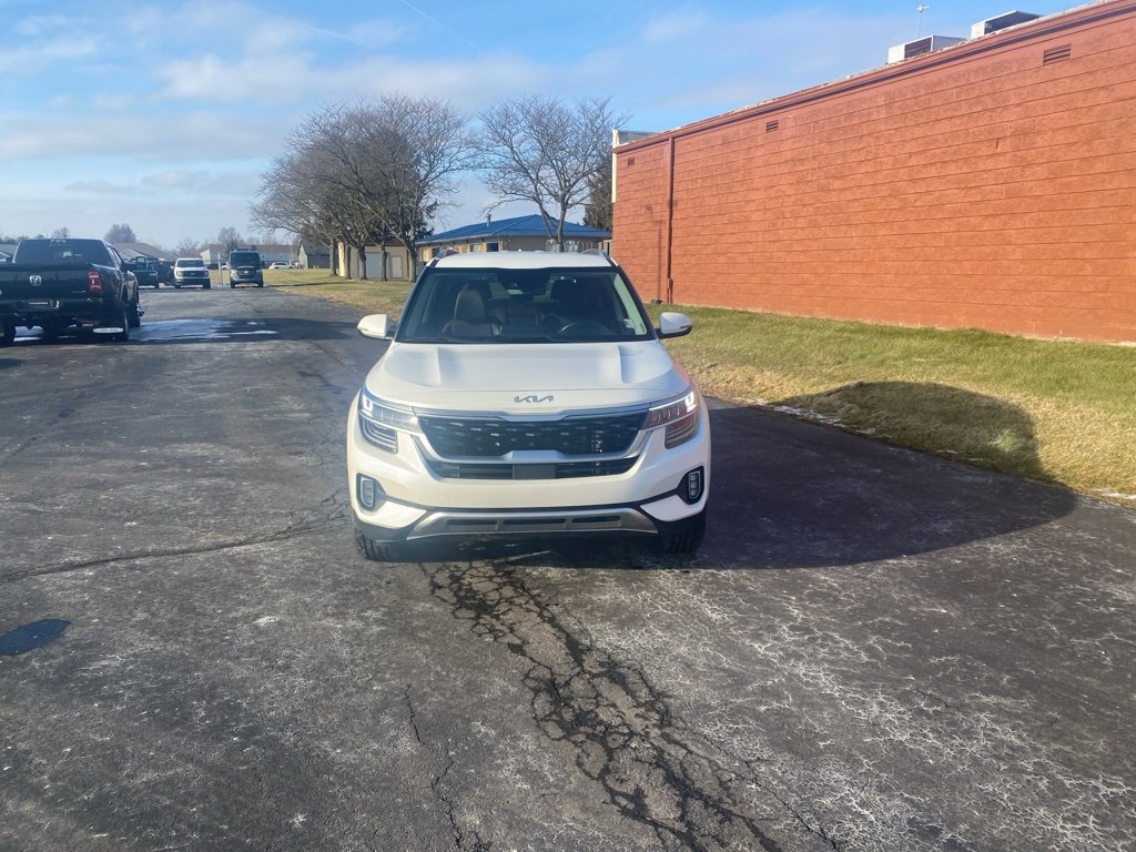 Used 2022 Kia Seltos SX image 2