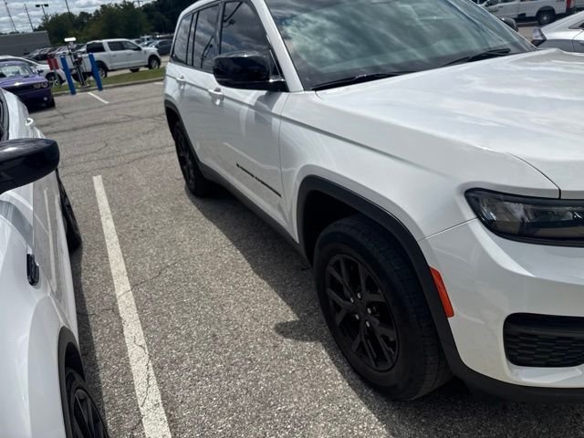Used 2024 Jeep Grand Cherokee Altitude AWD/4WD image 2