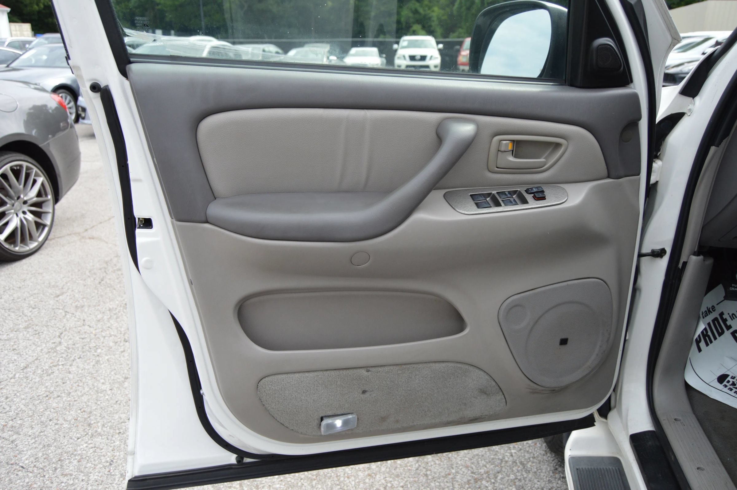Used 2002 Toyota Sequoia Limited RWD image 16