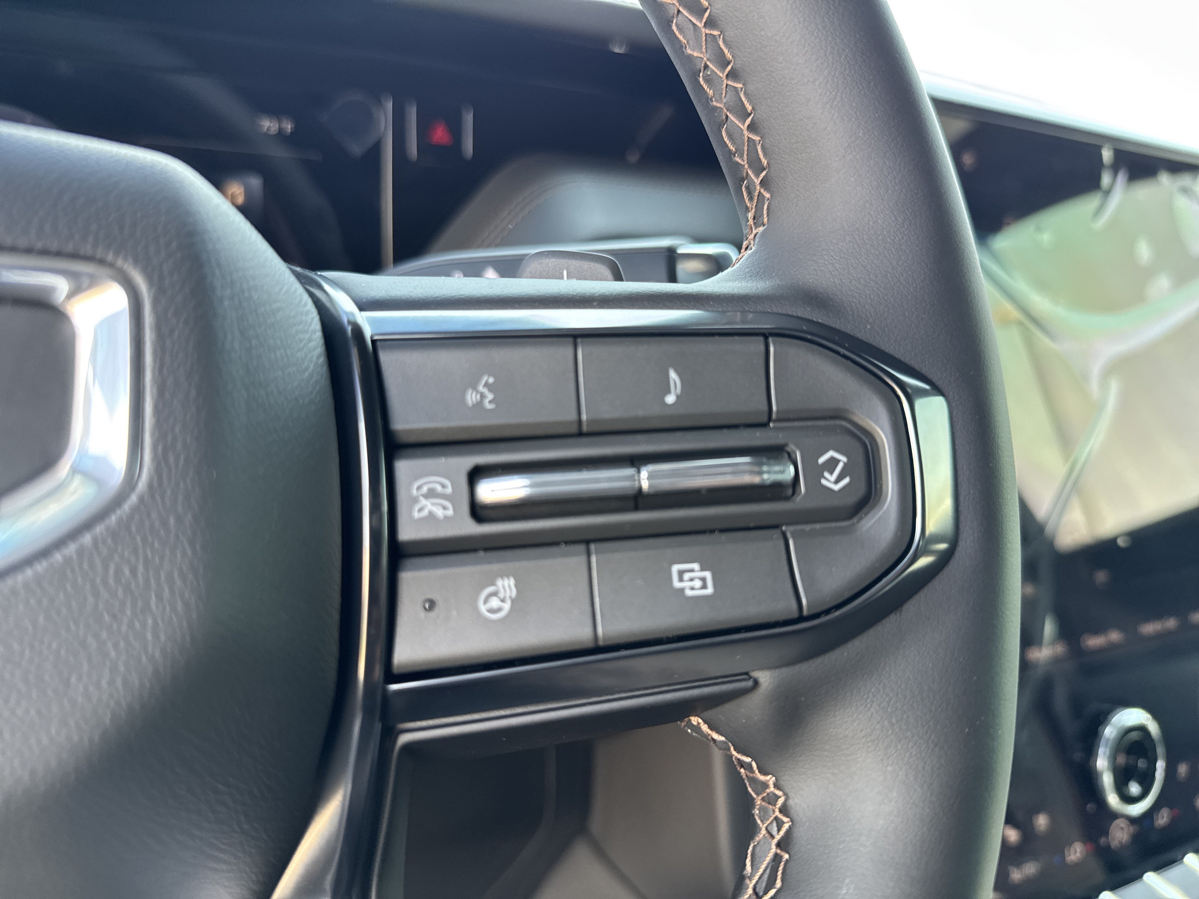 New 2026 GMC Yukon XL AT4 w/ AT4 Premium Plus Package AWD/4WD image 20