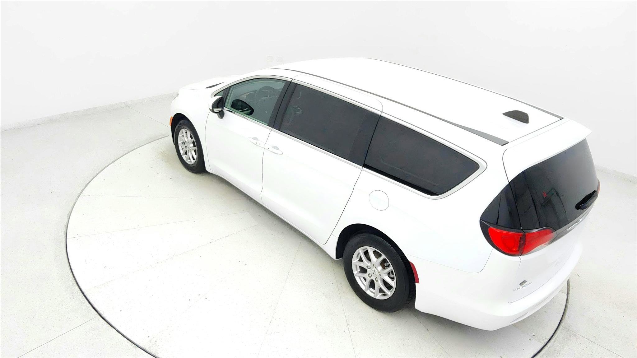 Used 2023 Chrysler Voyager LX FWD image 15