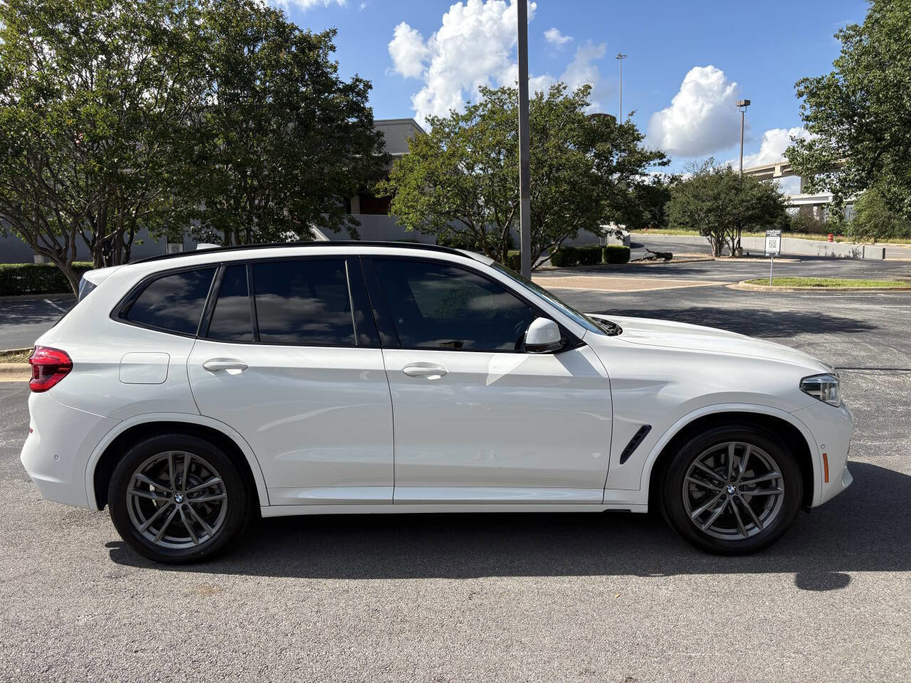 Used 2020 BMW X3 xDrive30i w/ Executive Package AWD/4WD image 3