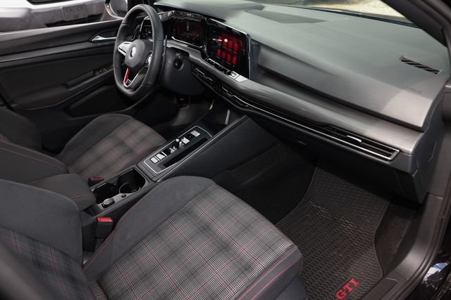 Used 2022 Volkswagen GTI SE FWD image 21