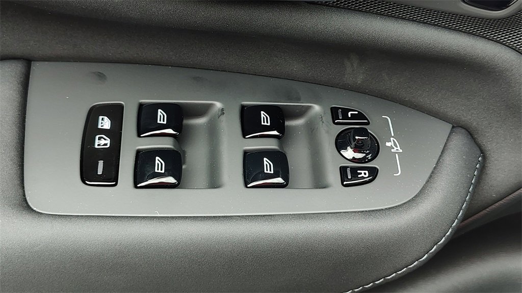 New 2026 Volvo XC90 B6 Plus w/ Protection Package image 11