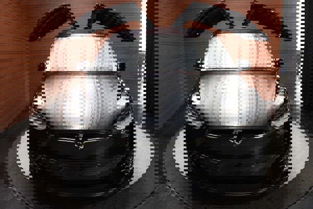 Used 2020 Tesla Model X image 2