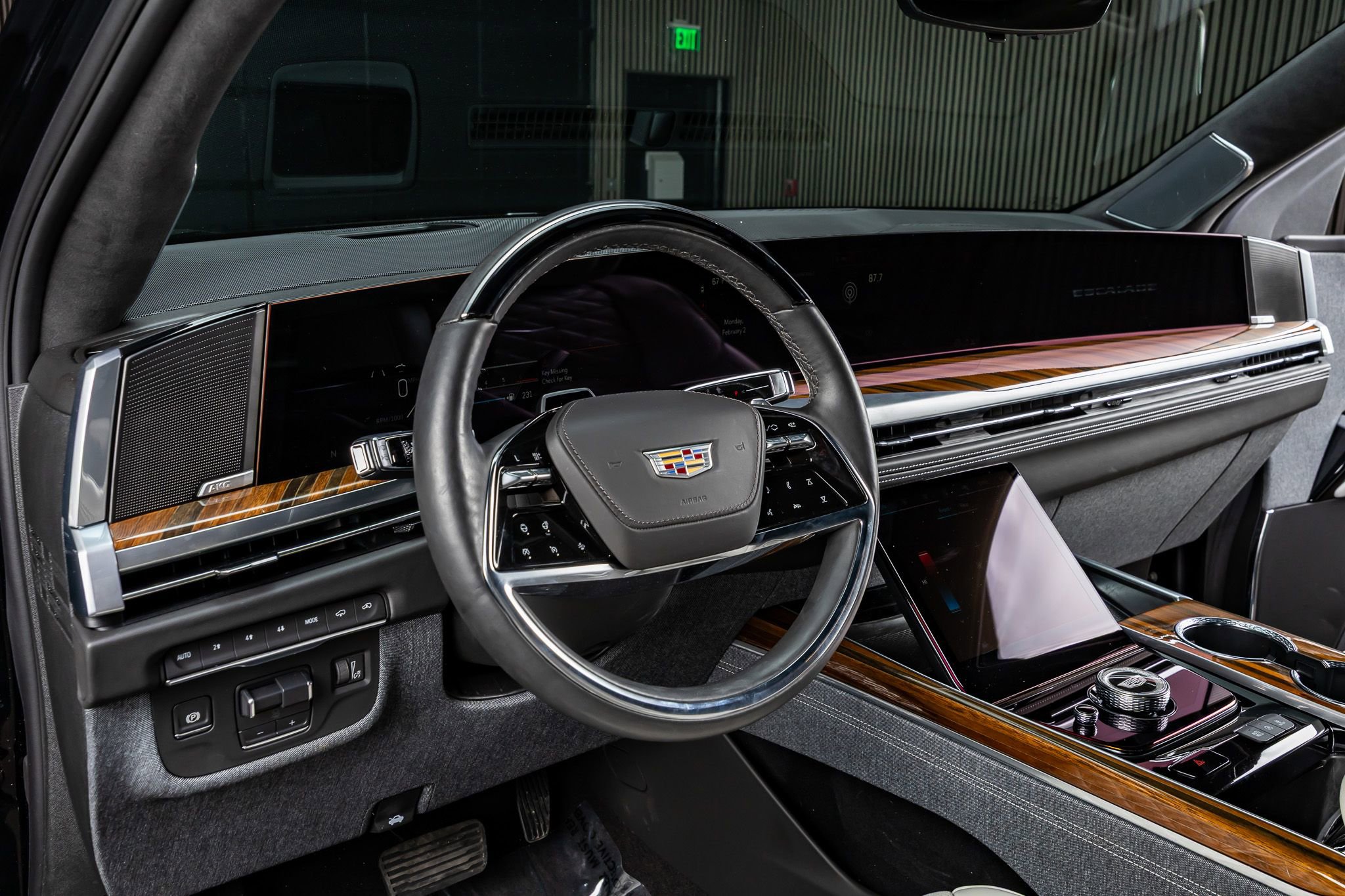 Used 2025 Cadillac Escalade ESV Sport Platinum w/ LPO, ONYX Package image 17