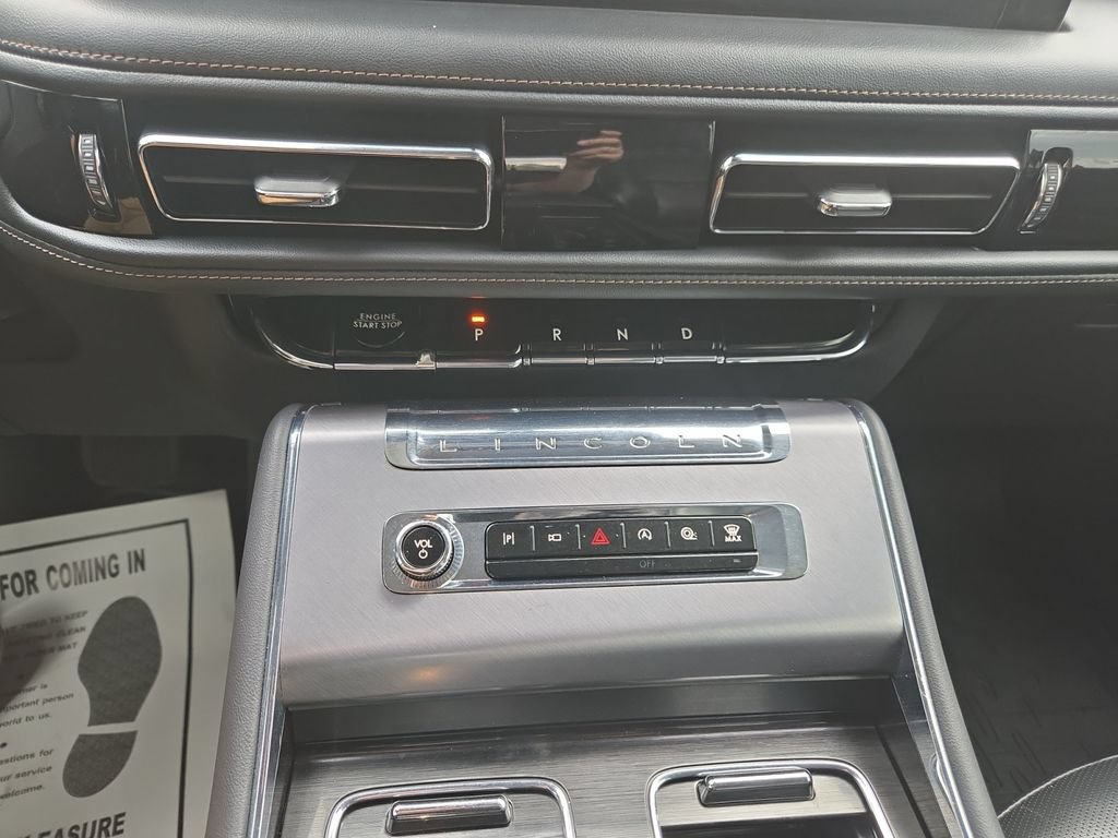 Used 2025 Lincoln Aviator AWD w/ Jet Appearance Package image 26