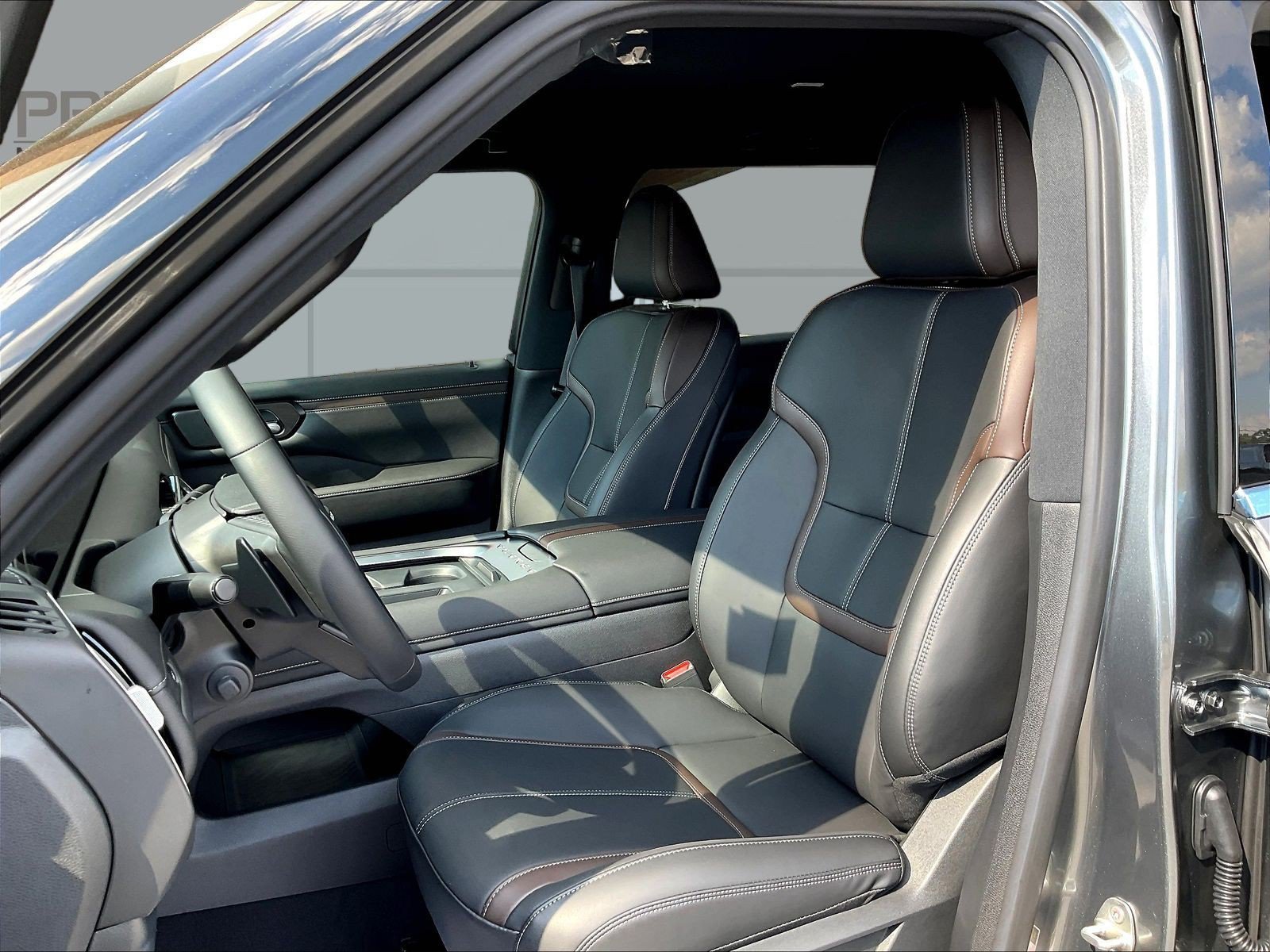 New 2026 Nissan Armada SL w/ Captain's Chari Seat Package AWD/4WD image 9