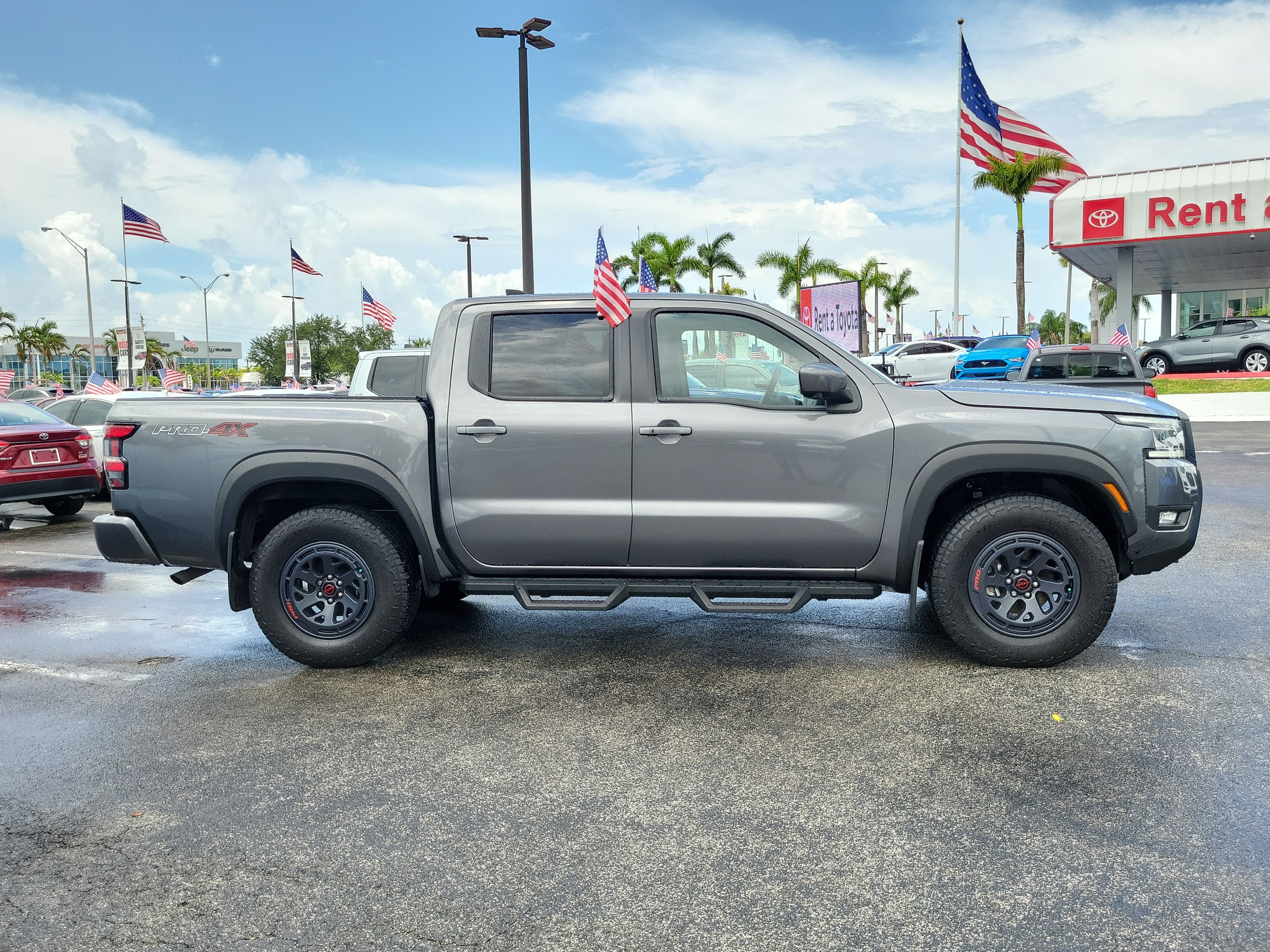 Used 2025 Nissan Frontier PRO-4X w/ Pro Convenience Package AWD/4WD image 13