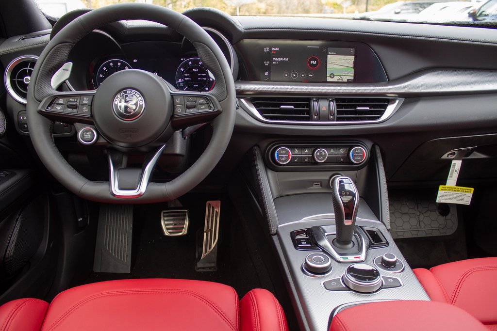 New 2025 Alfa Romeo Stelvio Sprint image 13