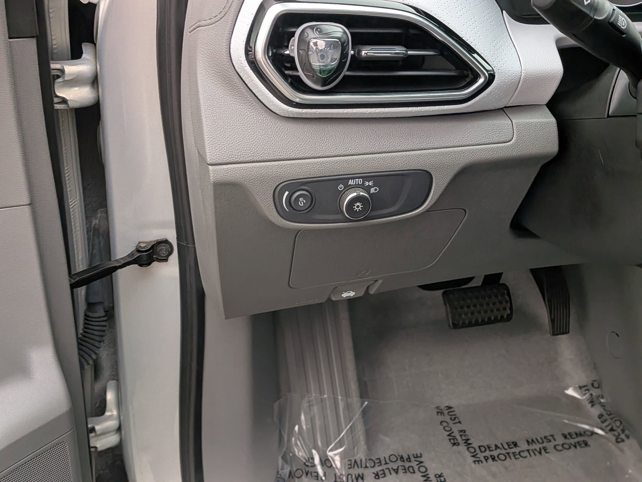 Used 2022 Chevrolet Bolt EUV Premier image 17