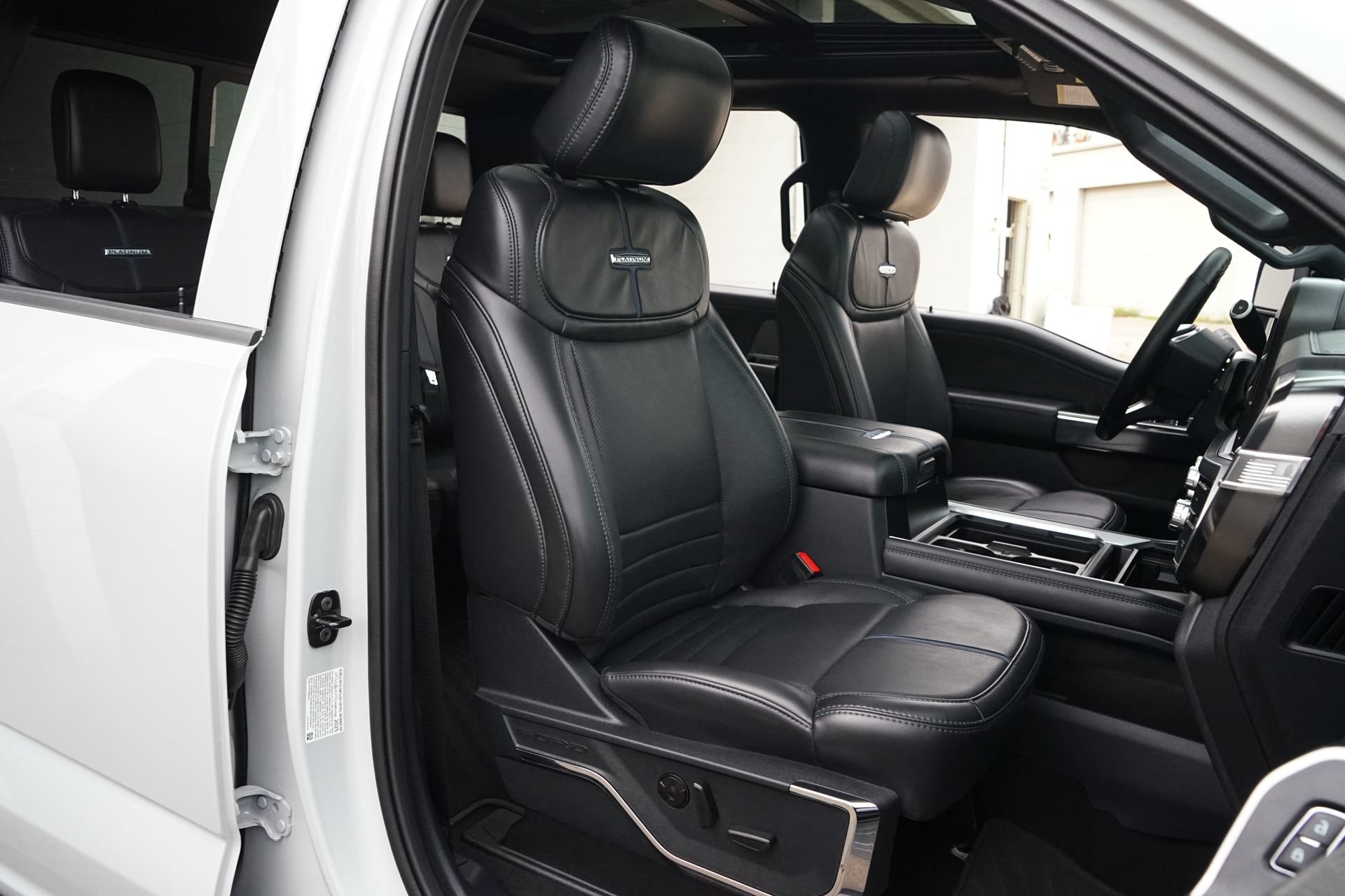 Used 2025 Ford F350 Platinum AWD/4WD image 4