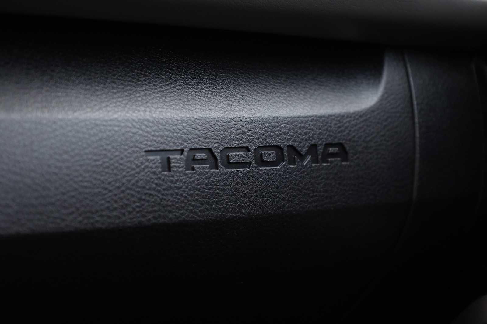 Used 2017 Toyota Tacoma SR5 RWD image 24