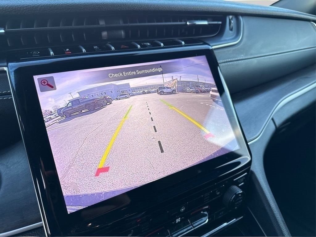 Used 2024 Jeep Grand Cherokee Limited w/ Black Appearance Package image 23