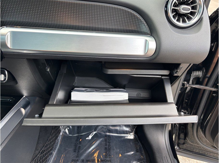 Used 2020 Mercedes-Benz GLB 250 4MATIC w/ Premium Package image 43