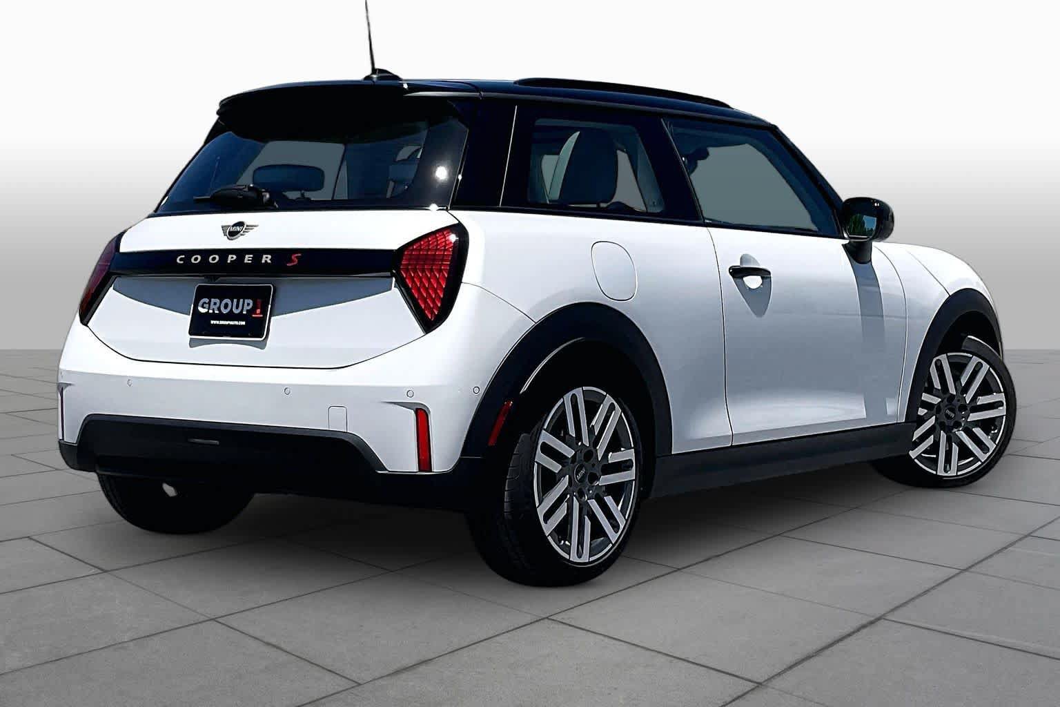 Used 2025 MINI Cooper S FWD image 11