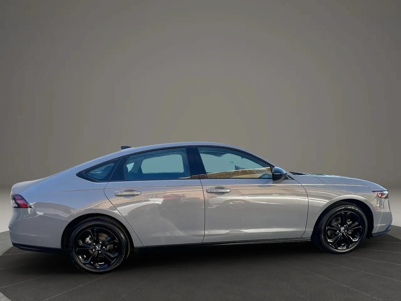 Used 2025 Honda Accord SE image 4