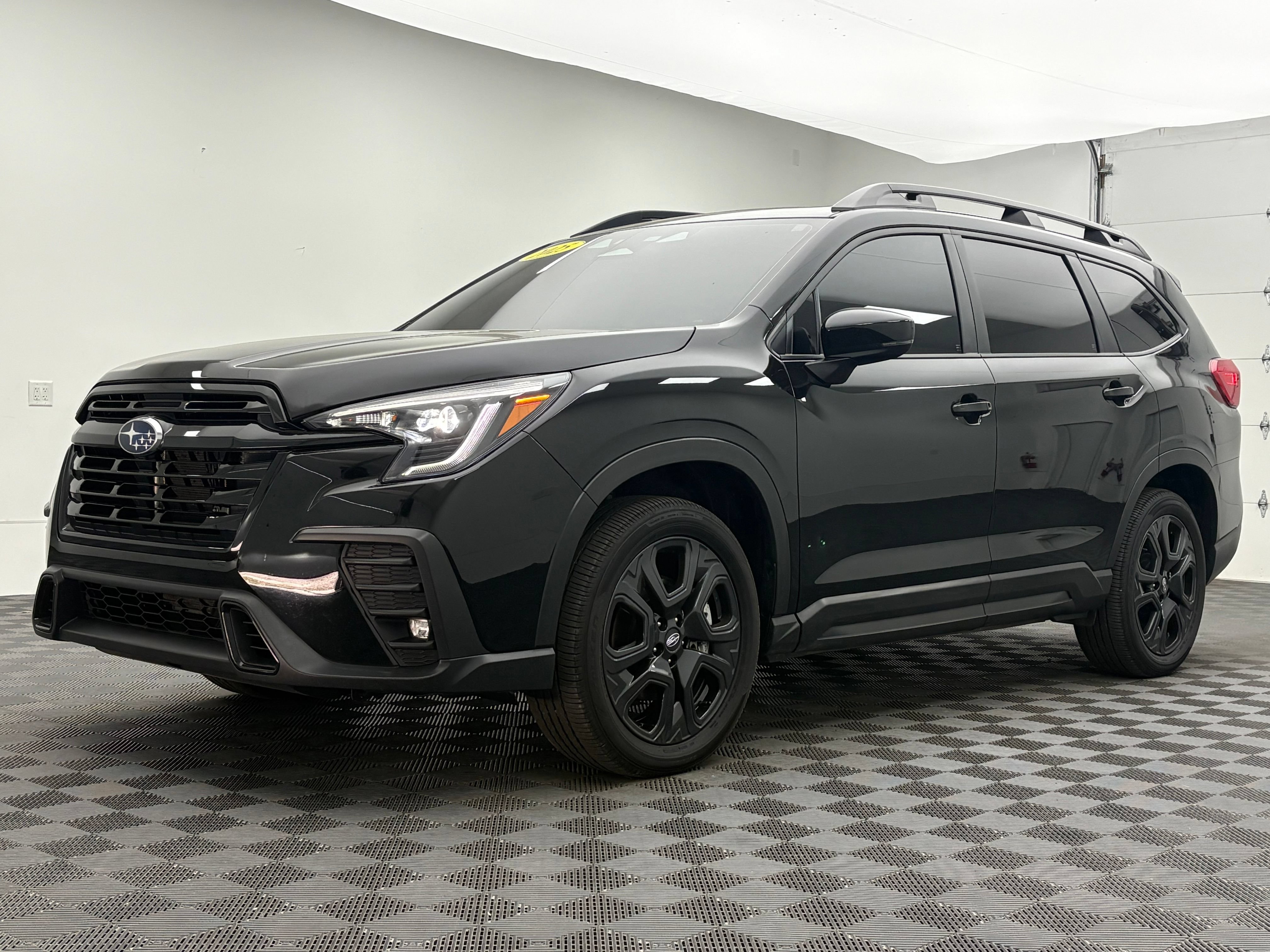 Used 2025 Subaru Ascent Onyx Edition AWD/4WD image 2
