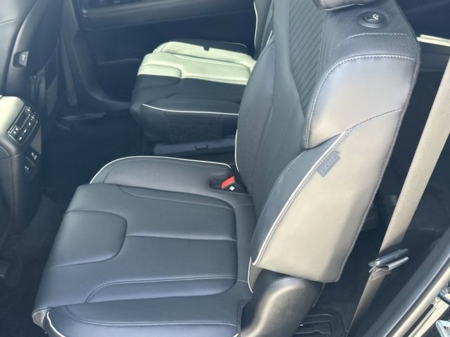 Used 2025 Hyundai Palisade SEL FWD image 13