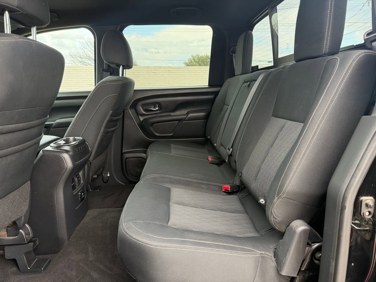 Used 2018 Nissan Titan SV w/ SV Convenience Package AWD/4WD image 21