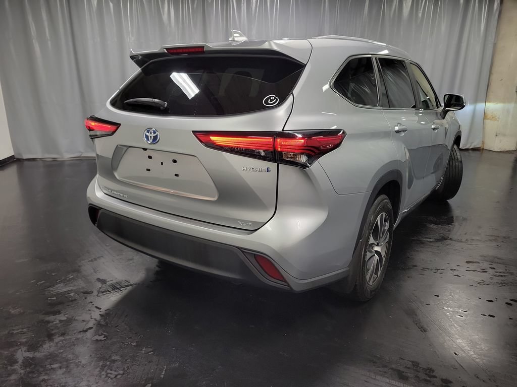 Used 2023 Toyota Highlander XLE AWD/4WD image 8