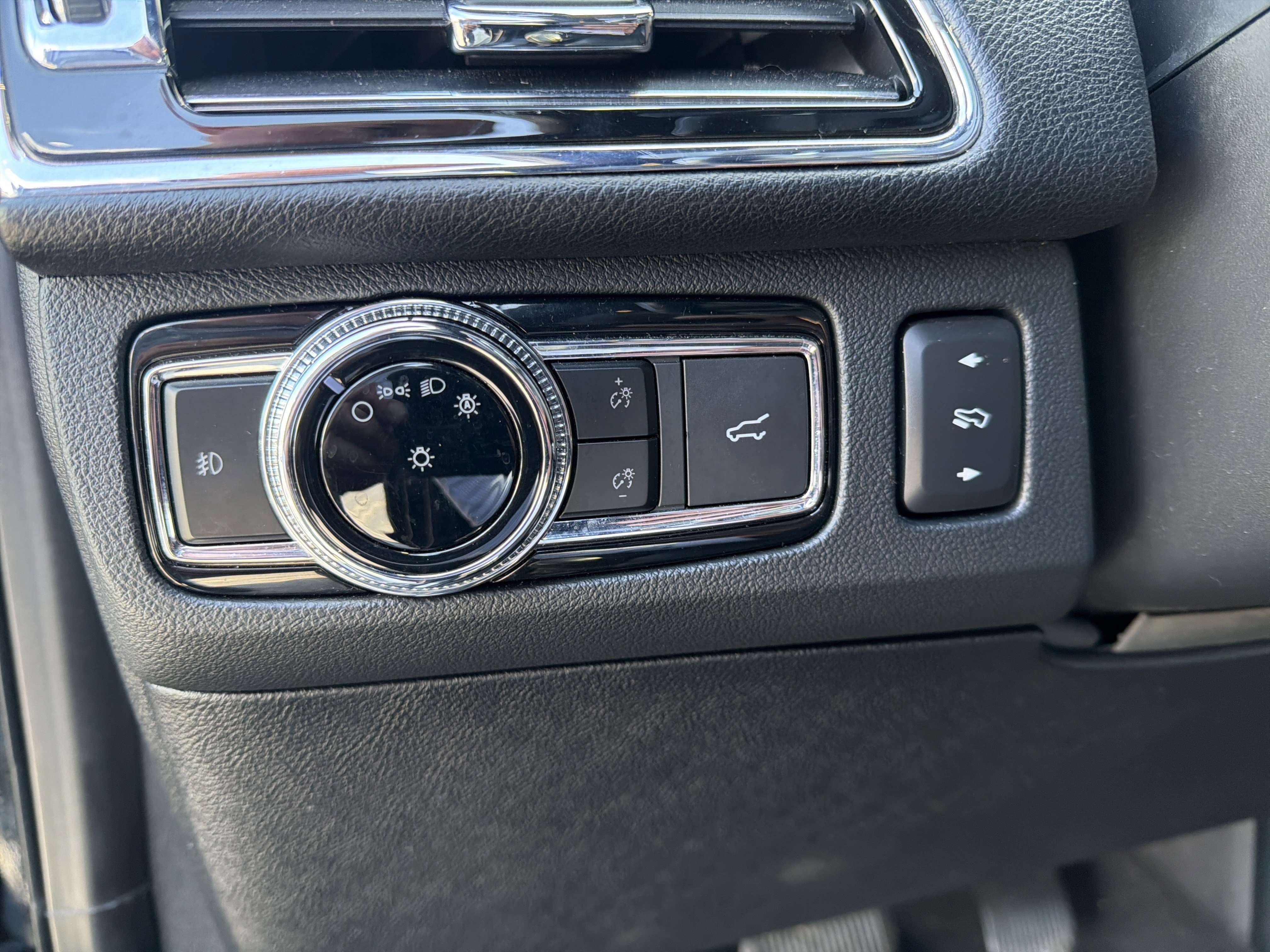 Used 2019 Lincoln Navigator Reserve AWD/4WD image 31