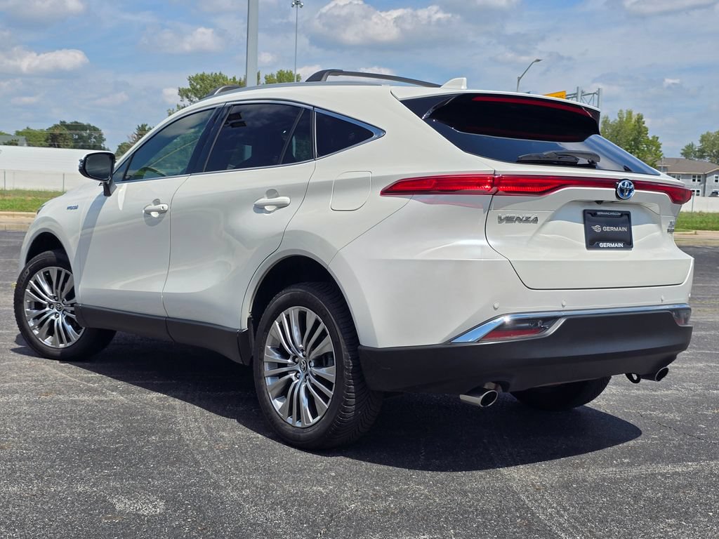 Certified 2021 Toyota Venza XLE w/ Carpet Mat Package (TMS) AWD/4WD image 14