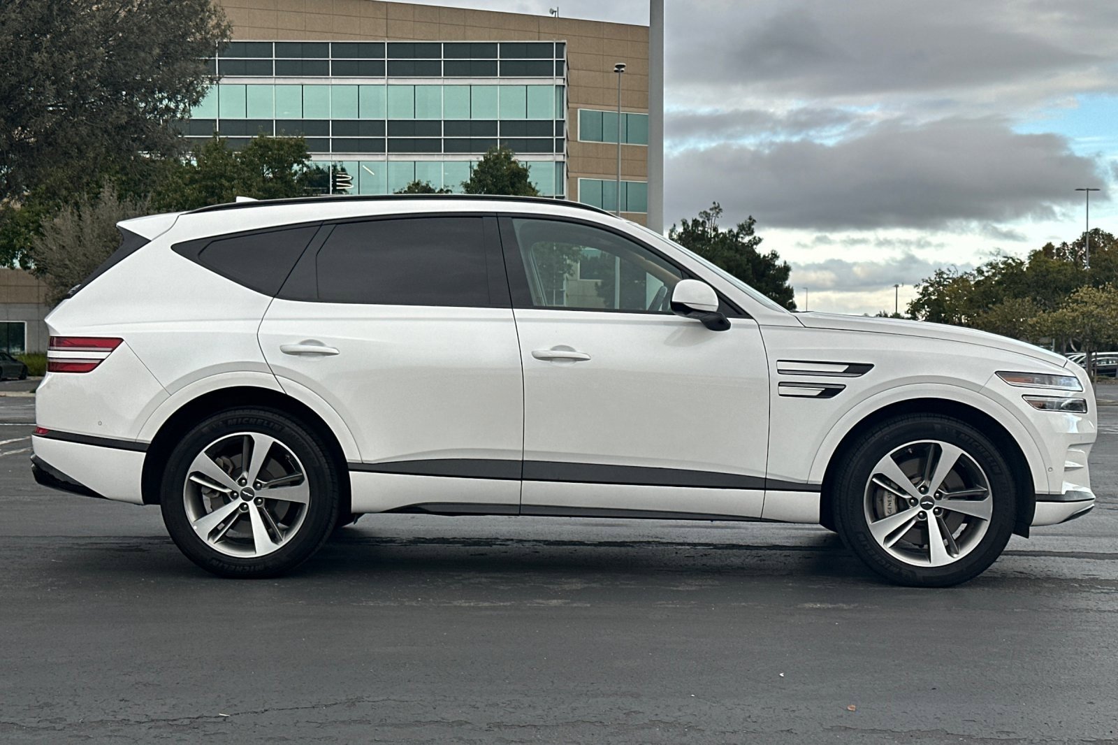 Used 2023 Genesis GV80 2.5T w/ Advanced Package image 3