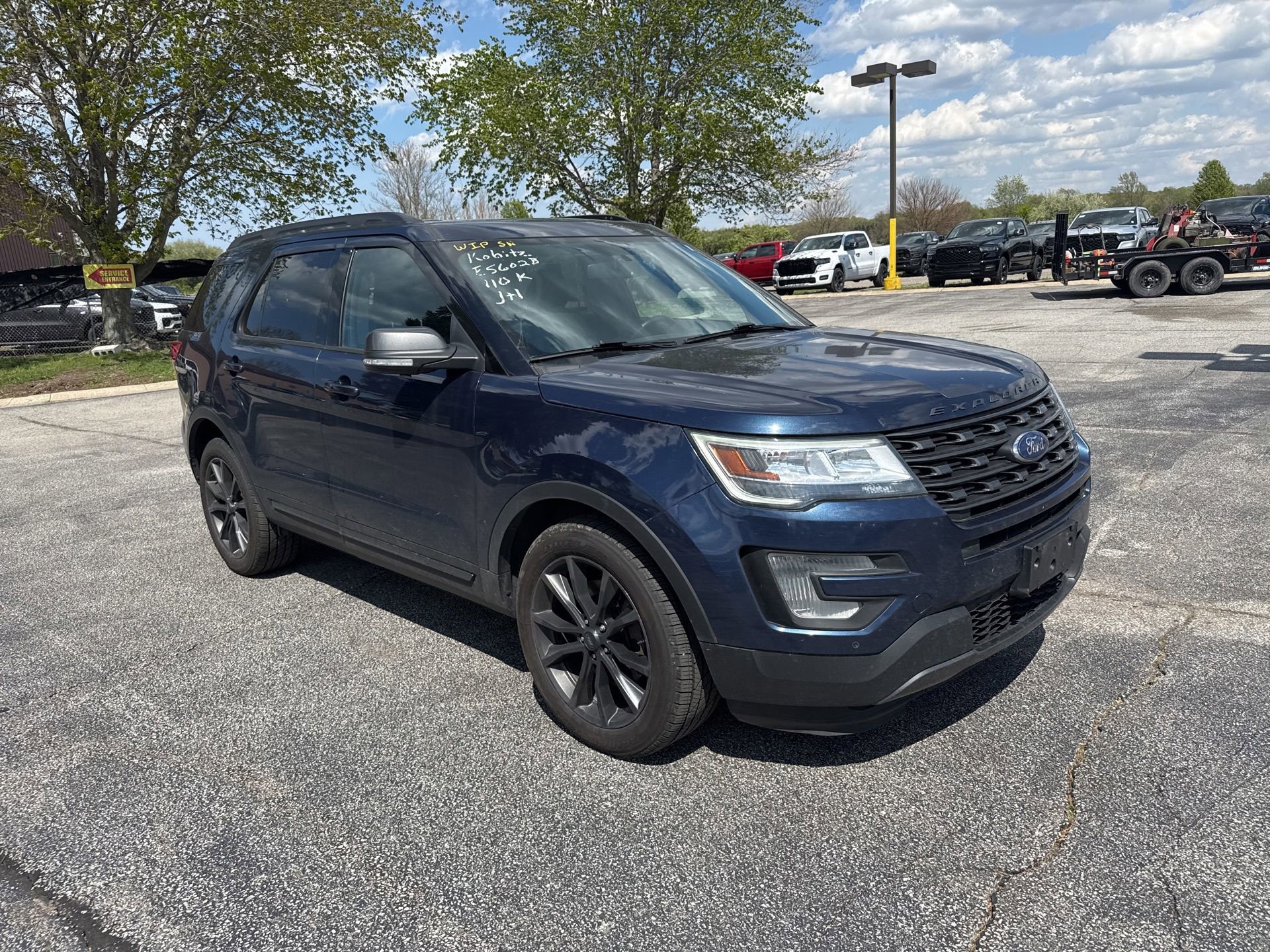 Used 2017 Ford Explorer XLT w/ Equipment Group 202A AWD/4WD image 4