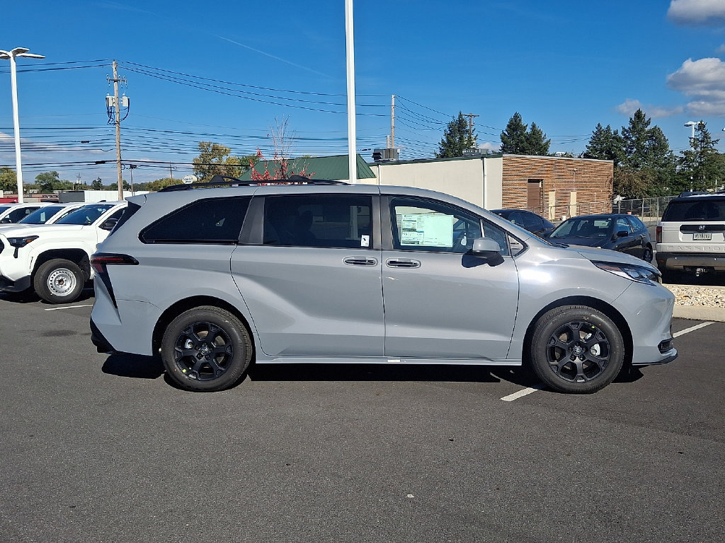New 2026 Toyota Sienna XLE Woodland Edition AWD/4WD image 7