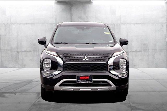 Used 2024 Mitsubishi Outlander SE Black Edition FWD image 4