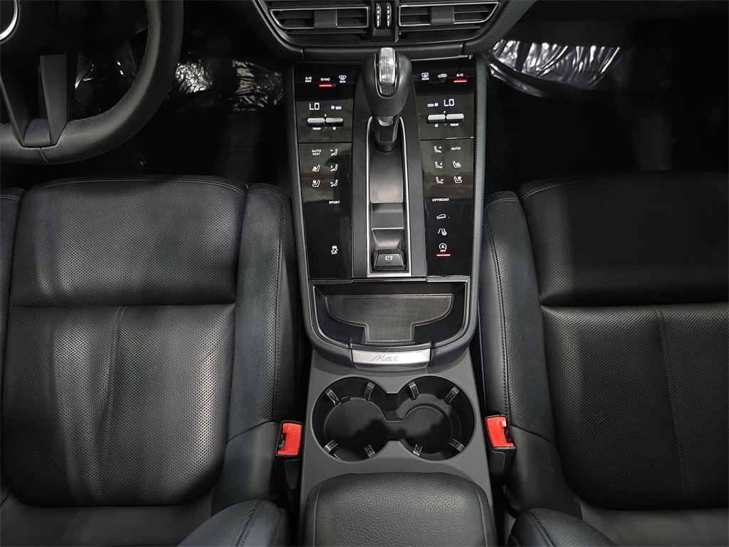Used 2023 Porsche Macan image 20
