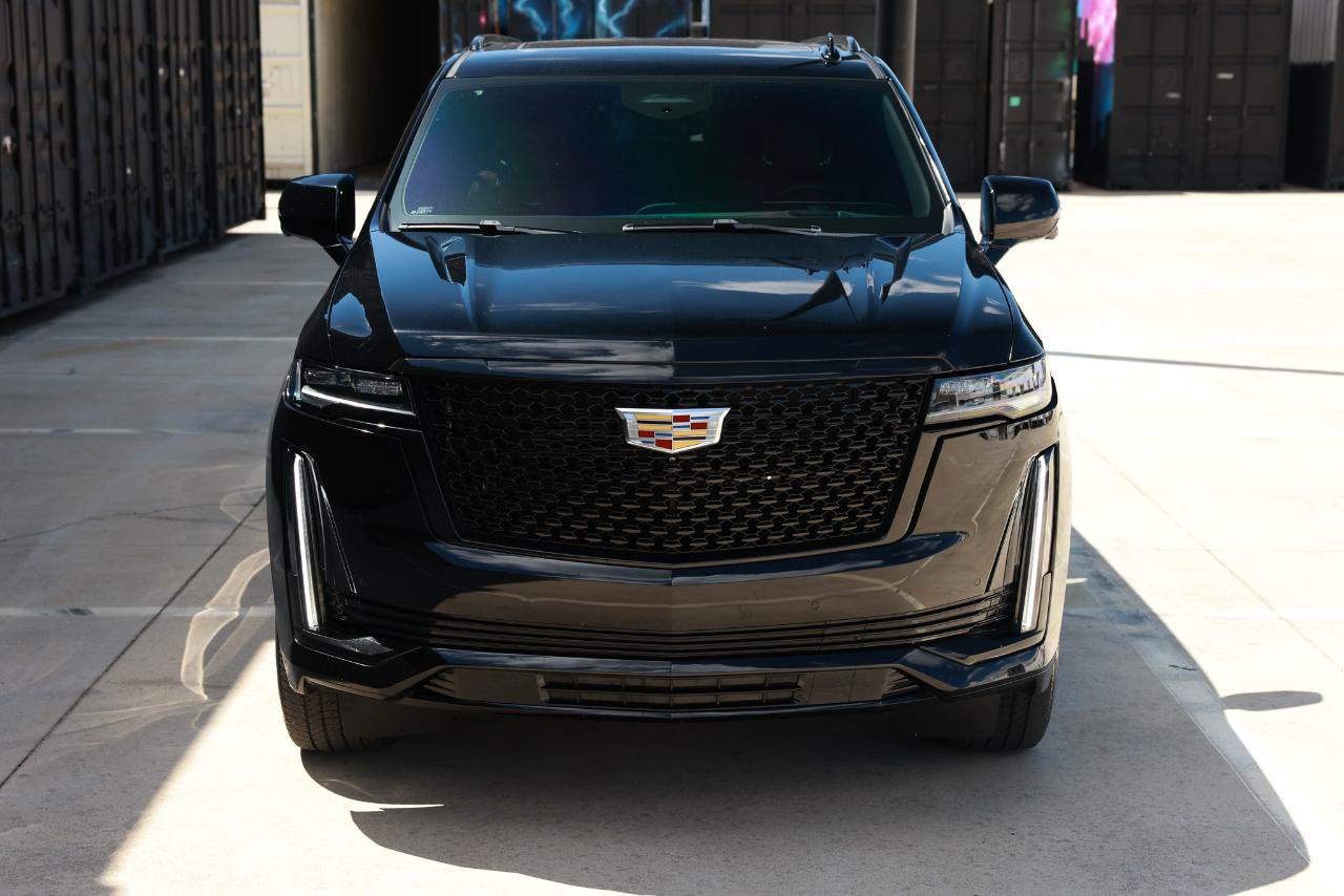 Used 2024 Cadillac Escalade ESV Premium Luxury AWD/4WD image 17