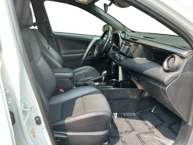 Used 2018 Toyota RAV4 SE AWD/4WD image 17