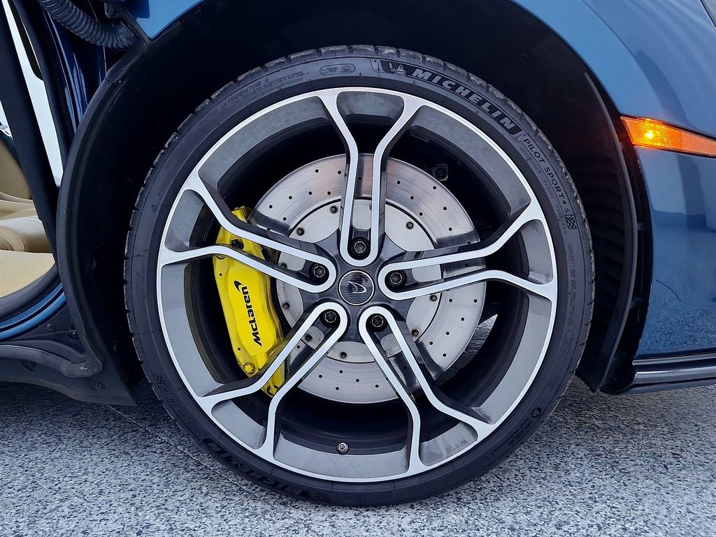 Used 2017 McLaren 570S image 14