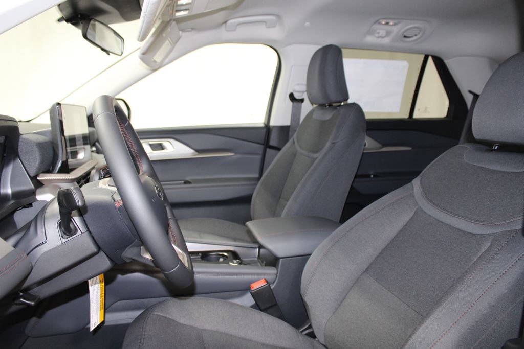 New 2026 Ford Explorer Active RWD image 13