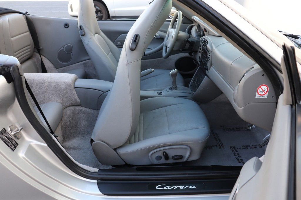 Used 2000 Porsche 911 Cabriolet image 32