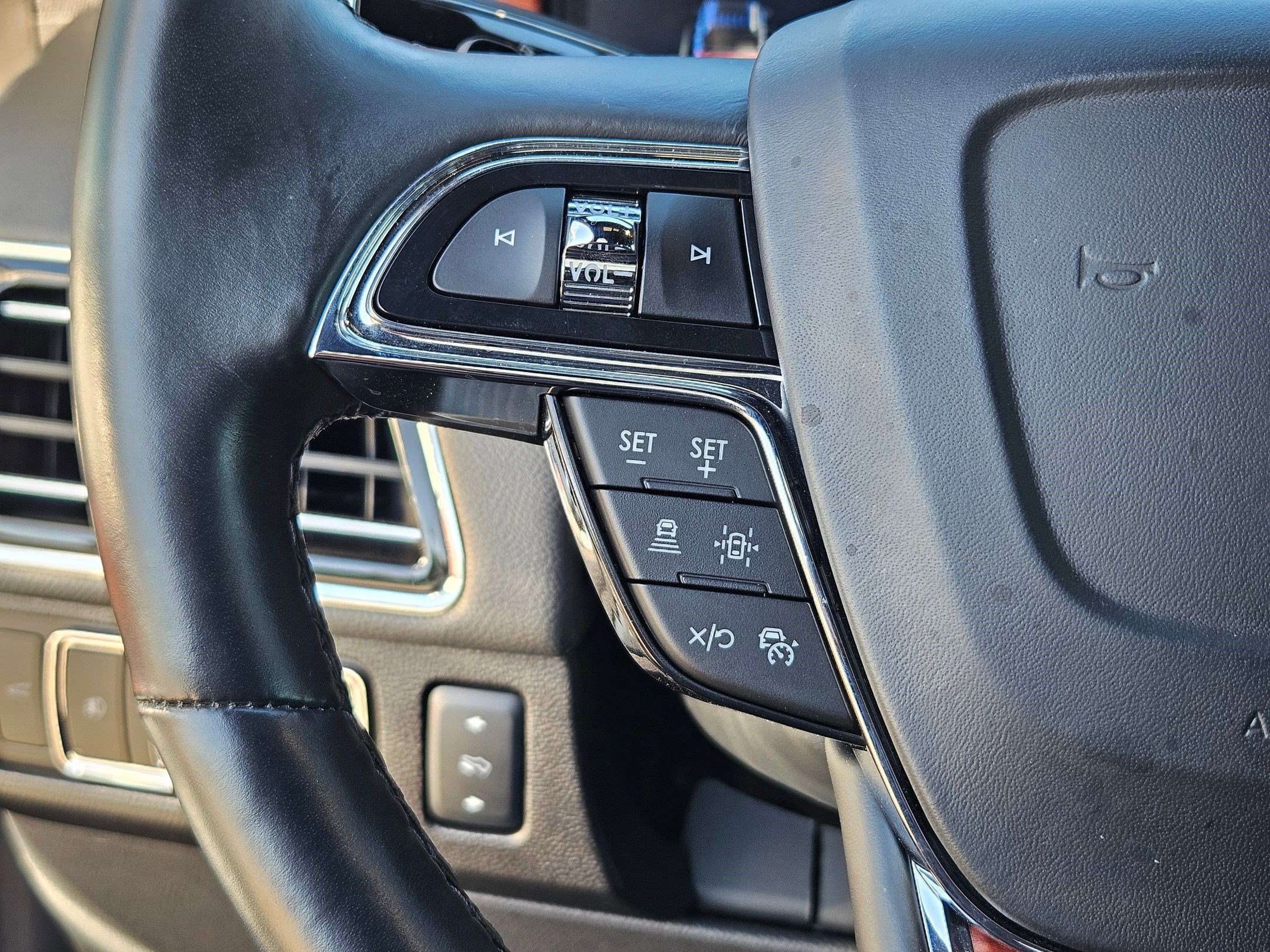 Used 2024 Lincoln Navigator L Reserve image 17