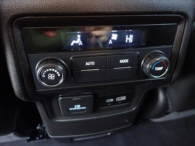 Used 2023 GMC Acadia SLT image 11