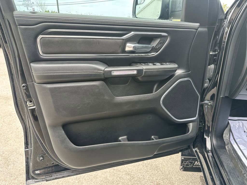 Used 2023 RAM 1500 Laramie AWD/4WD image 10