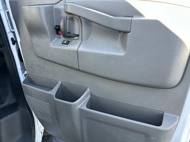 Used 2018 Chevrolet Express 2500 w/ Driver Convenience Package RWD image 16