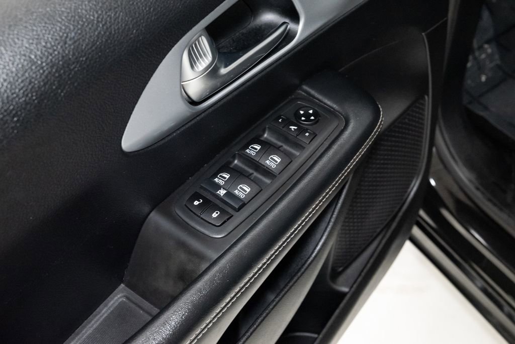 Used 2020 Chrysler Pacifica Limited FWD image 10