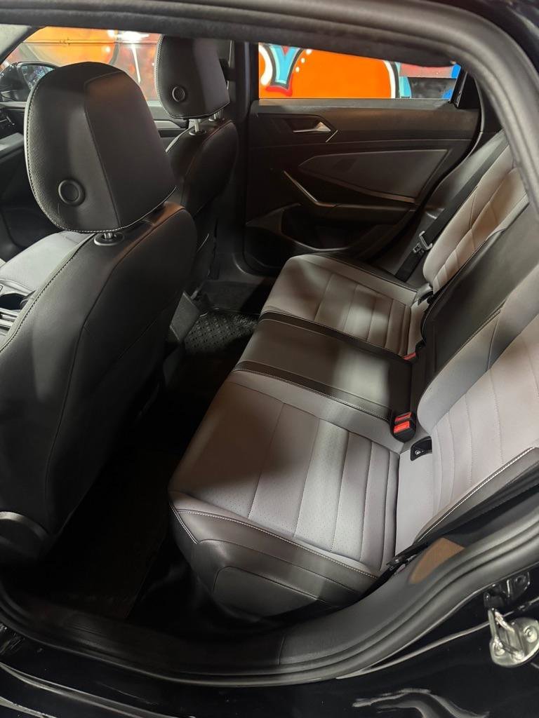 Used 2025 Volkswagen Jetta SE image 10