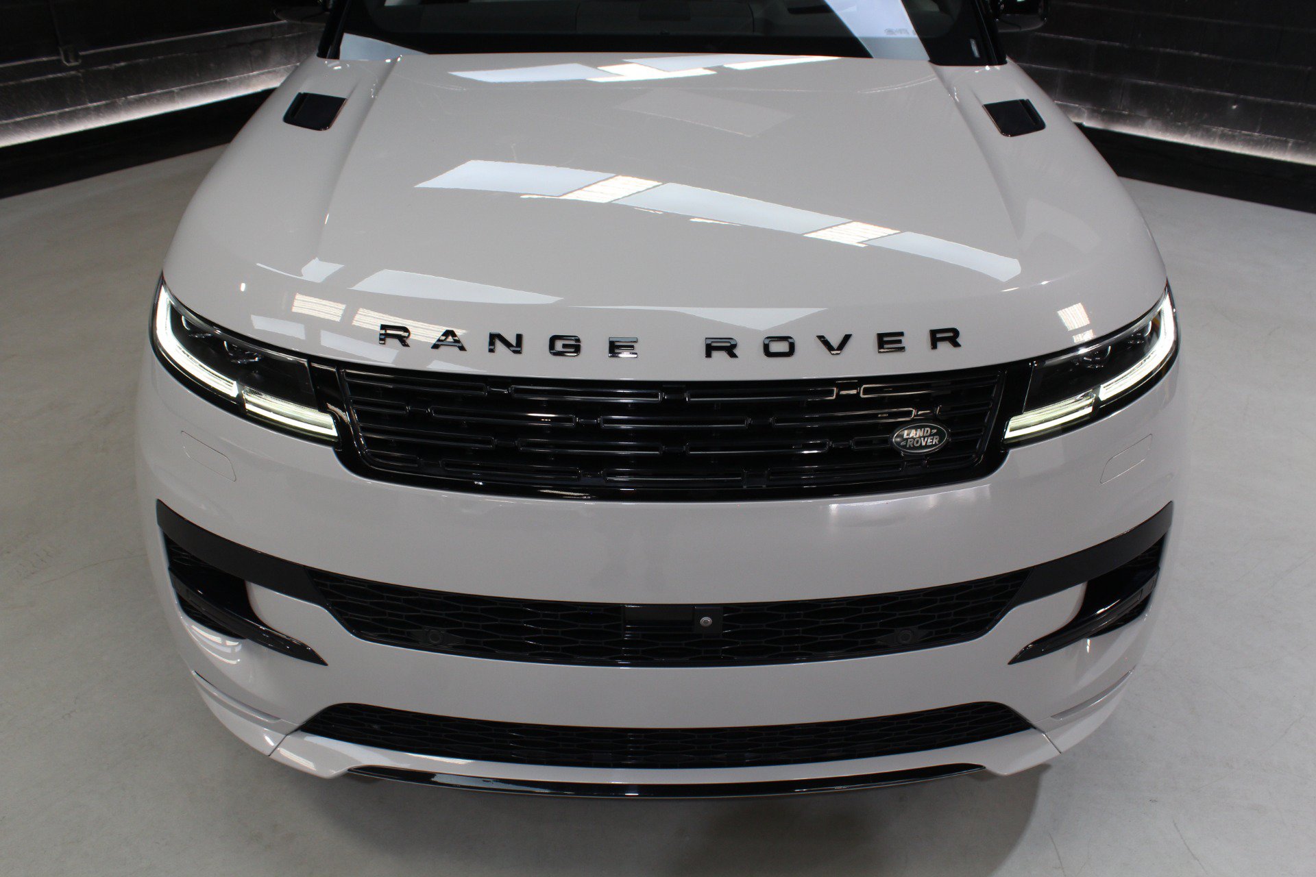Used 2023 Land Rover Range Rover Sport SE Dynamic AWD/4WD image 5