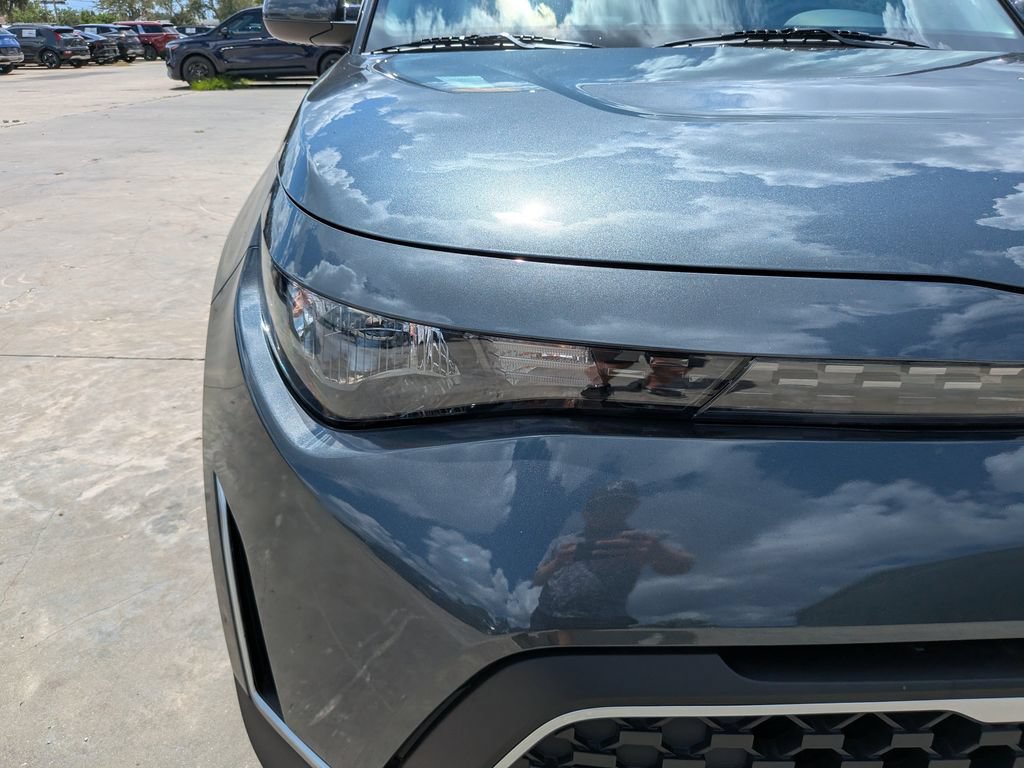 Certified 2025 Kia Soul LX w/ LX Technology Package FWD image 10