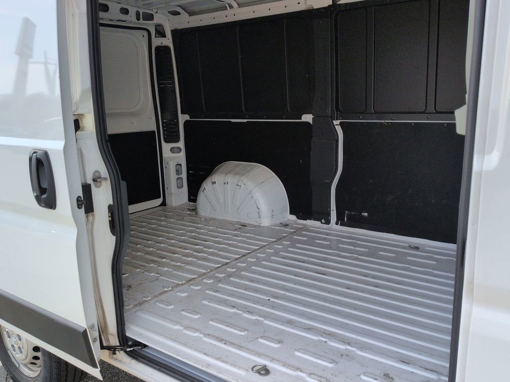 Used 2025 RAM ProMaster 2500 w/ Convenience Group image 29