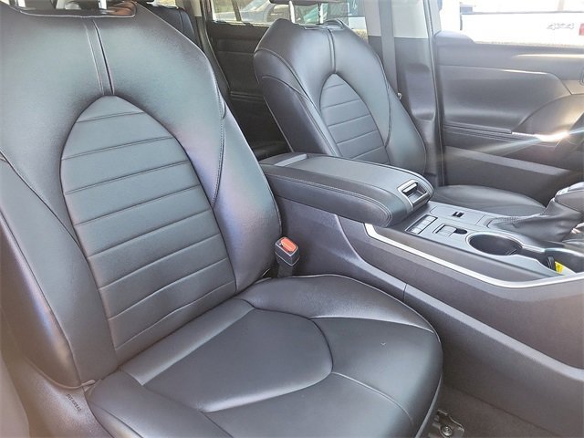 Used 2022 Toyota Highlander XLE image 23